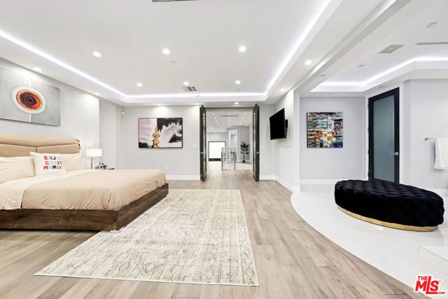 14817 Otsego Street, Sherman Oaks, CA 91403