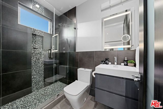 14817 Otsego Street, Sherman Oaks, CA 91403