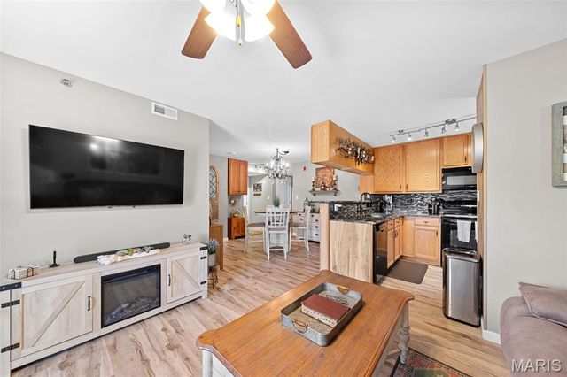 147 Brandy Mill Circle B, High Ridge, MO 63049