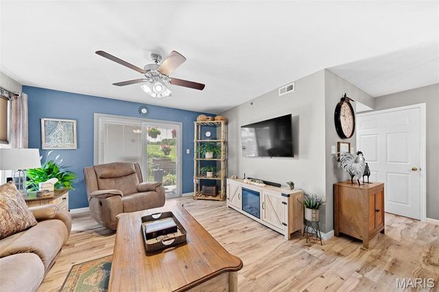 147 Brandy Mill Circle B, High Ridge, MO 63049