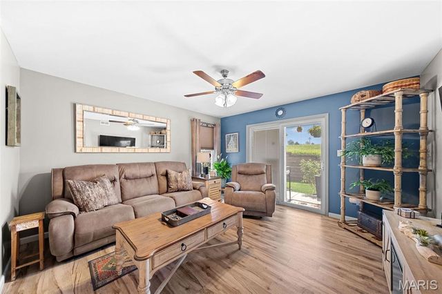 147 Brandy Mill Circle B, High Ridge, MO 63049