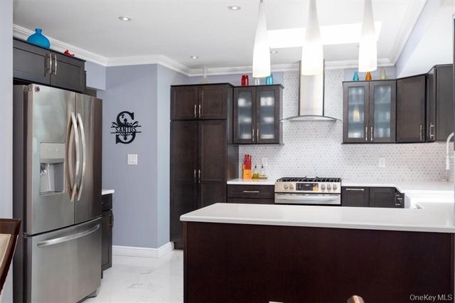 1 N Amundsen Lane, Airmont, NY 10901