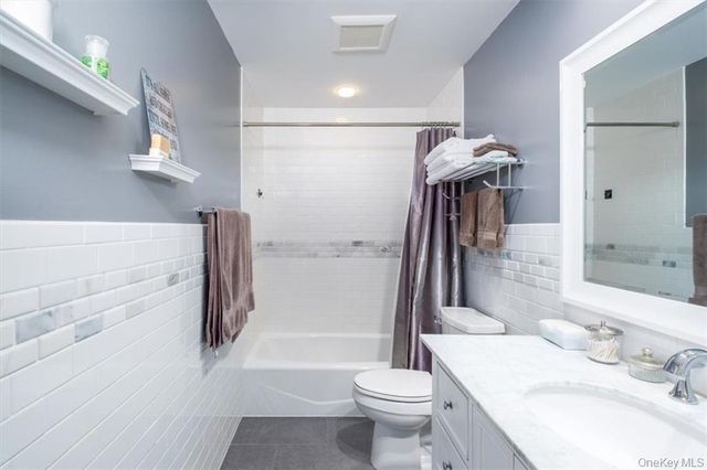 1 N Amundsen Lane, Airmont, NY 10901