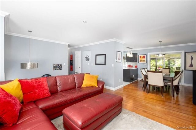 1 N Amundsen Lane, Airmont, NY 10901