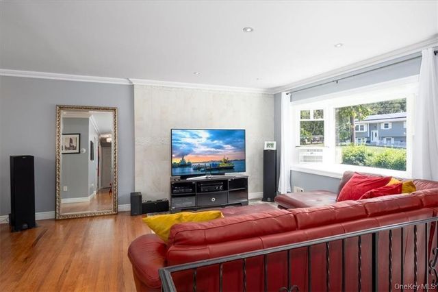 1 N Amundsen Lane, Airmont, NY 10901