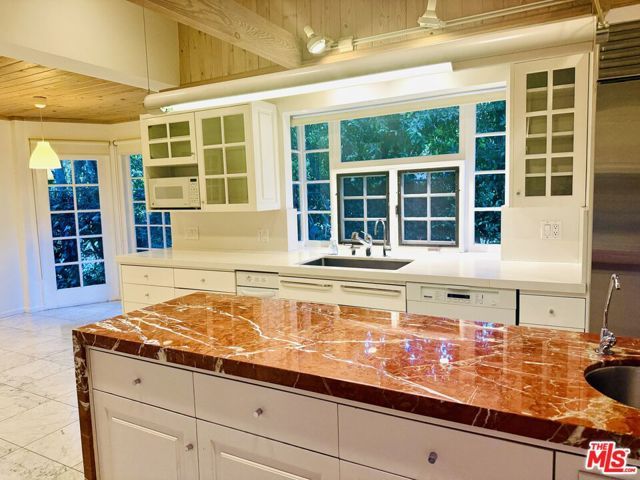 4031 Hollyline Avenue, Sherman Oaks, CA 91423