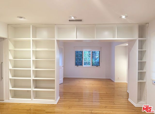 4031 Hollyline Avenue, Sherman Oaks, CA 91423