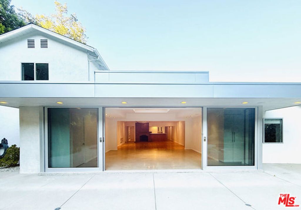 4031 Hollyline Avenue, Sherman Oaks, CA 91423