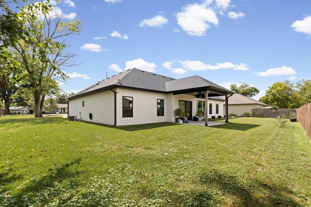 107 LISA CT, Hallsville, MO 65255