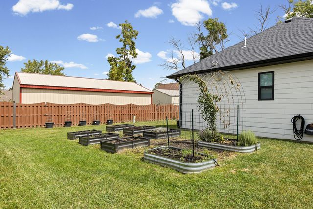 107 LISA CT, Hallsville, MO 65255