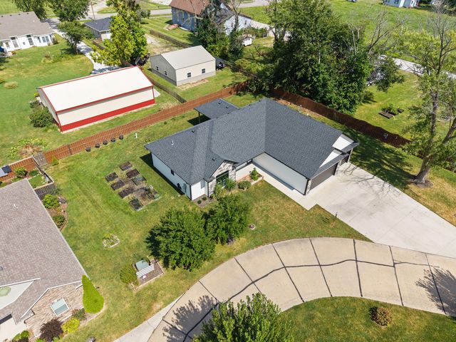 107 LISA CT, Hallsville, MO 65255