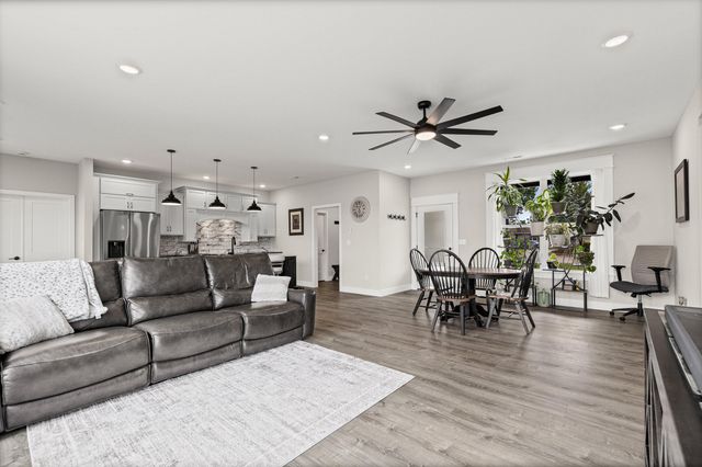 107 LISA CT, Hallsville, MO 65255