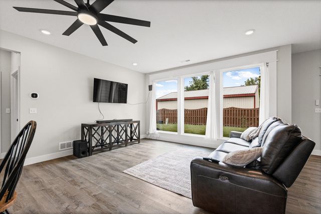 107 LISA CT, Hallsville, MO 65255