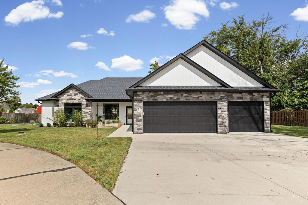 107 LISA CT, Hallsville, MO 65255