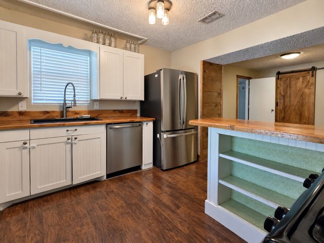 636 E Columbia Drive, Azle, TX 76020