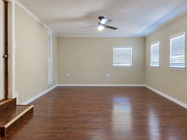 636 E Columbia Drive, Azle, TX 76020