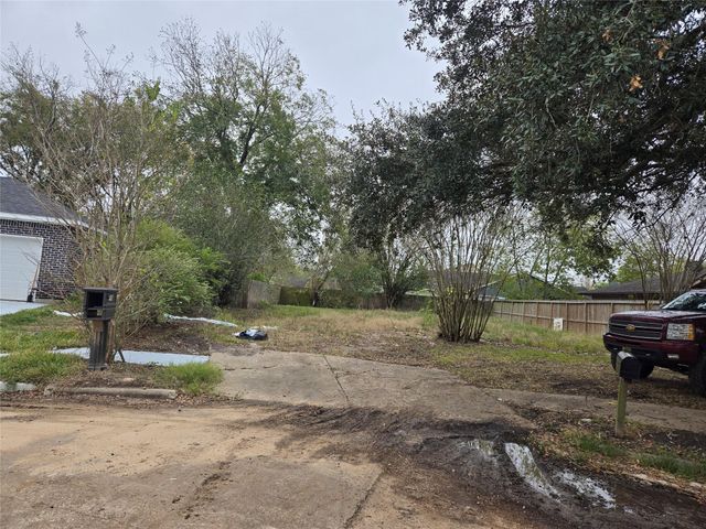 7111 Towerview Lane, Houston, TX 77489