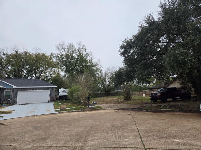 7111 Towerview Lane, Houston, TX 77489