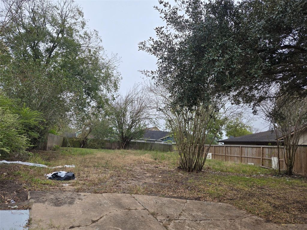 7111 Towerview Lane, Houston, TX 77489