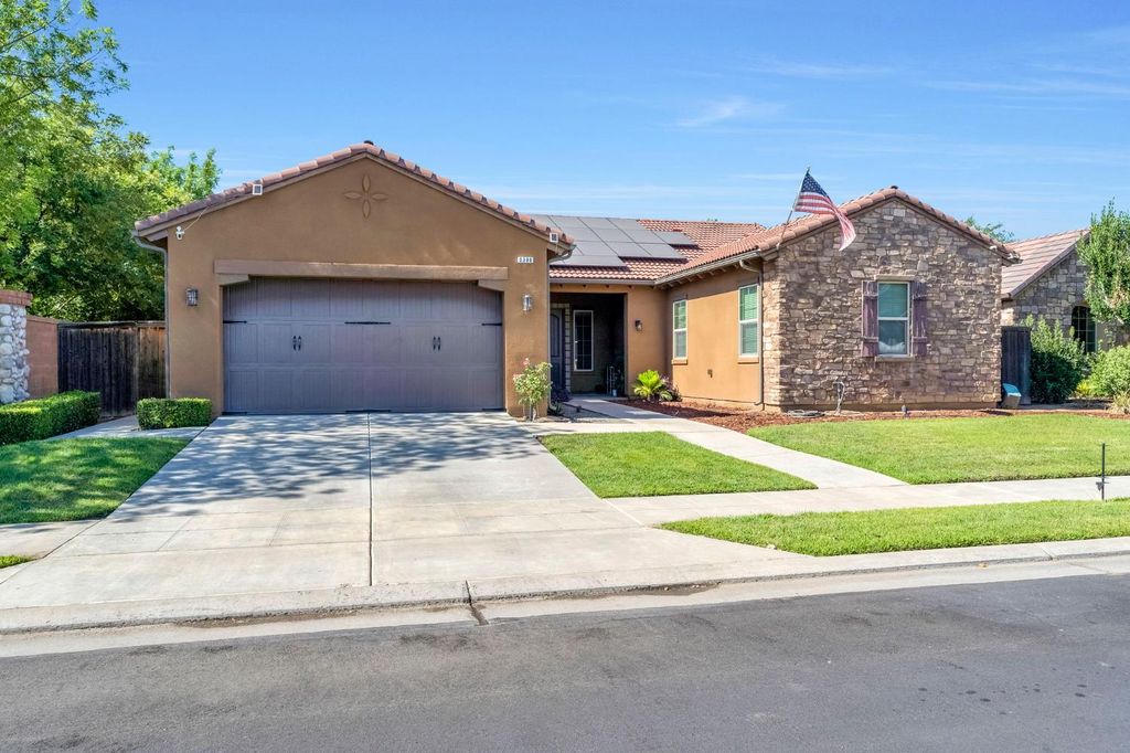 3309 Beverly Avenue, Clovis, CA 93619