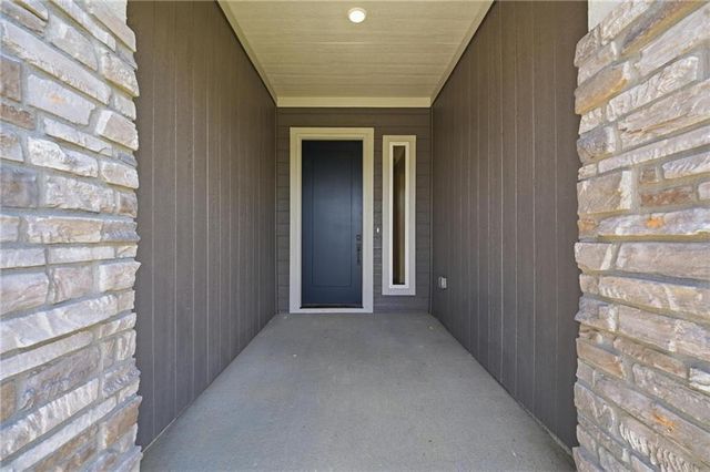 1810 Halls Creek Avenue, Raymore, MO 64083