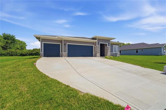 1810 Halls Creek Avenue, Raymore, MO 64083