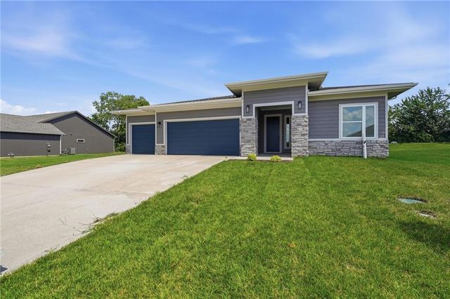 1810 Halls Creek Avenue, Raymore, MO 64083