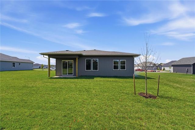 1810 Halls Creek Avenue, Raymore, MO 64083