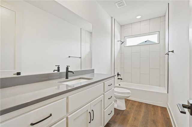 1810 Halls Creek Avenue, Raymore, MO 64083