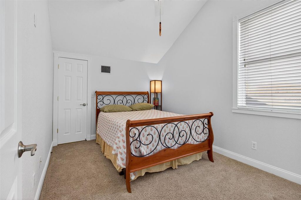 Image 15 of property listing at 4728 13TH AVENUE N, St Petersburg, FL 33713