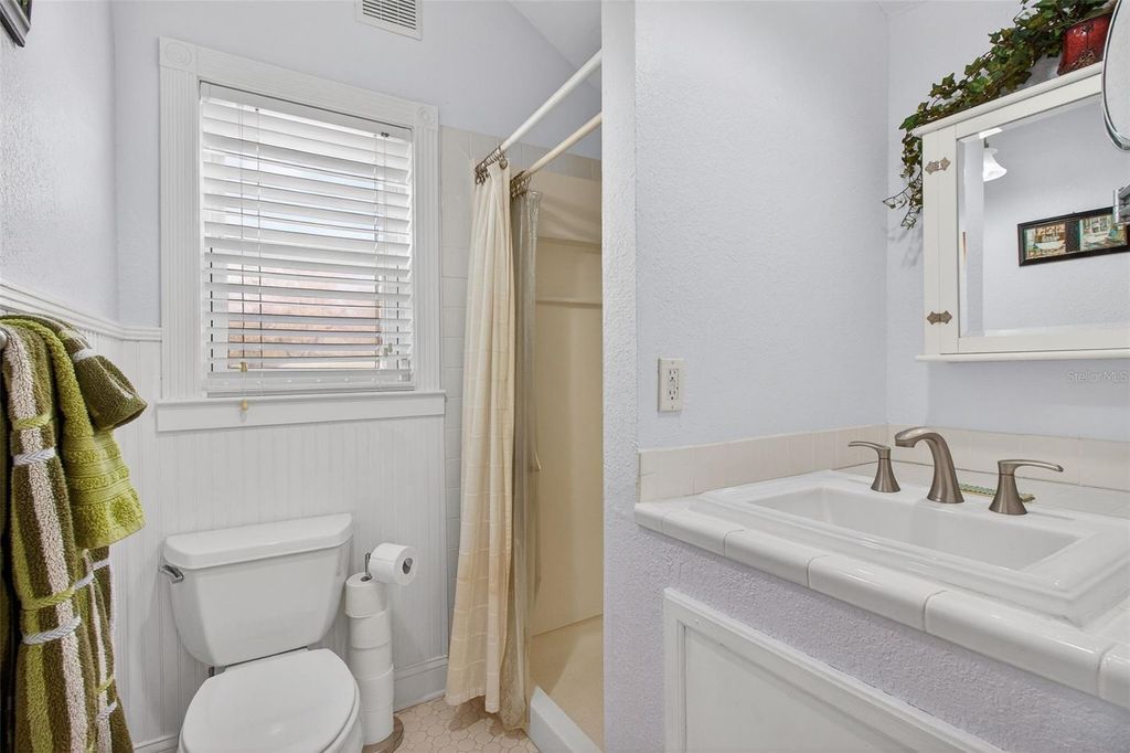 Image 16 of property listing at 4728 13TH AVENUE N, St Petersburg, FL 33713