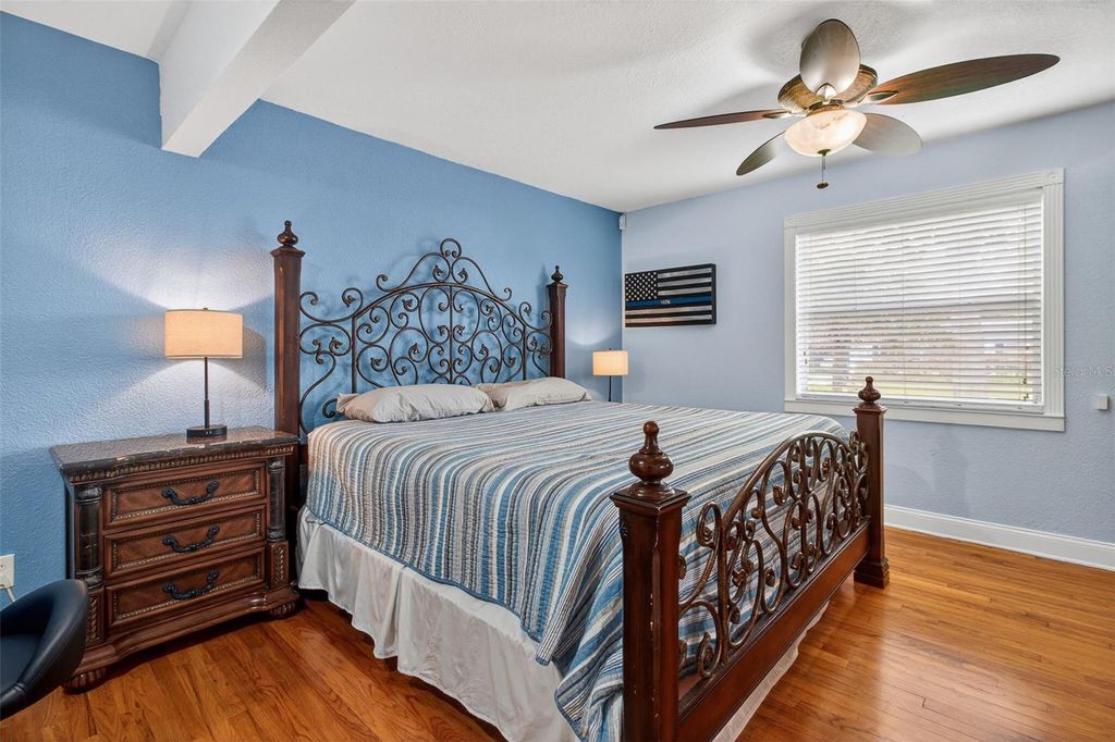 Image 19 of property listing at 4728 13TH AVENUE N, St Petersburg, FL 33713