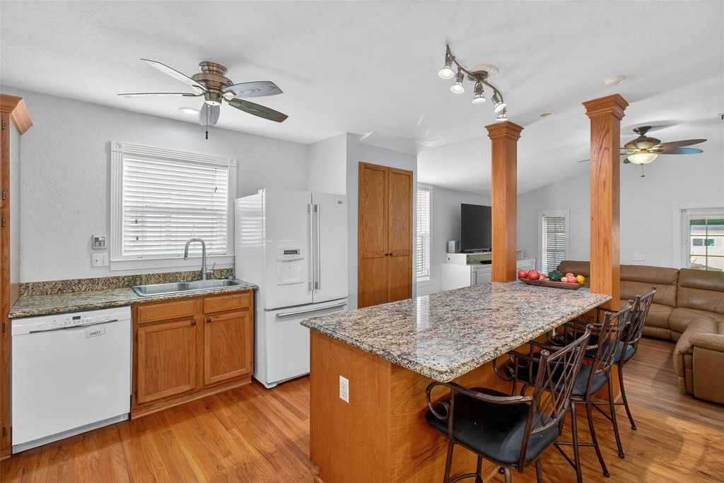 Image 21 of property listing at 4728 13TH AVENUE N, St Petersburg, FL 33713