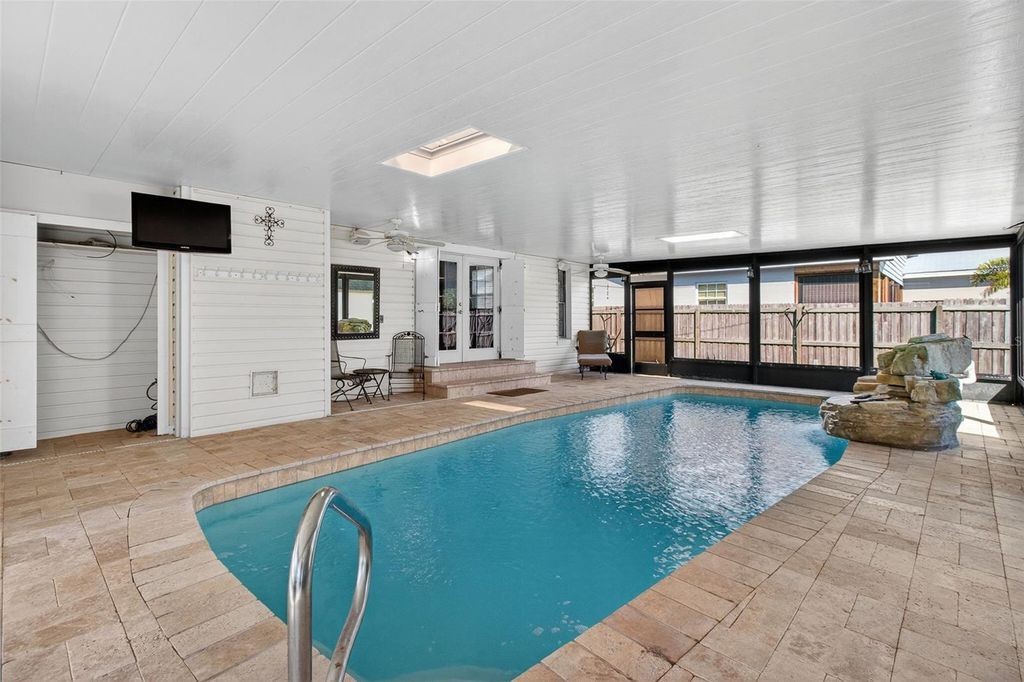 Image 32 of property listing at 4728 13TH AVENUE N, St Petersburg, FL 33713