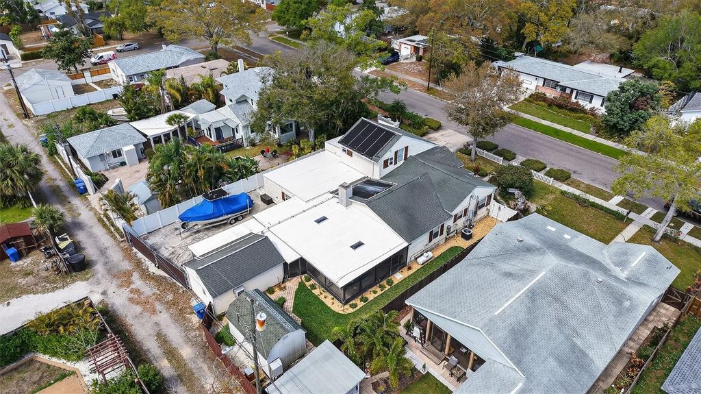 Image 44 of property listing at 4728 13TH AVENUE N, St Petersburg, FL 33713