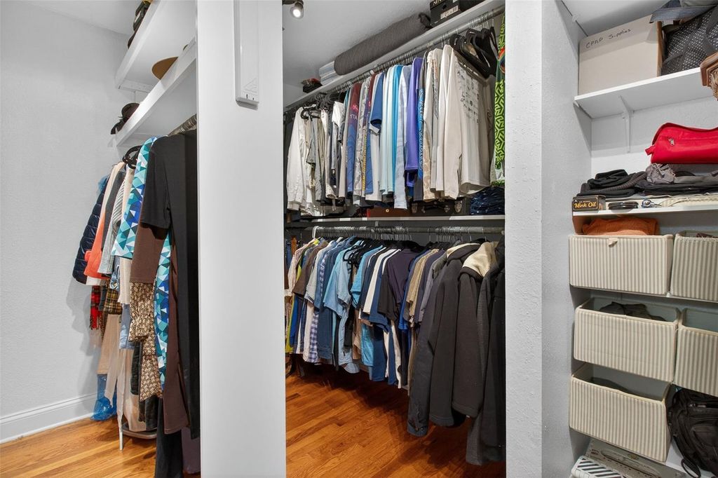 Image 7 of property listing at 4728 13TH AVENUE N, St Petersburg, FL 33713