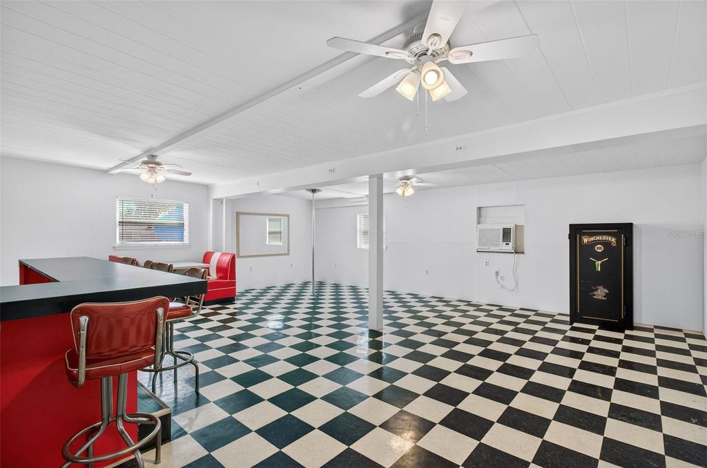 Image 10 of property listing at 4728 13TH AVENUE N, St Petersburg, FL 33713