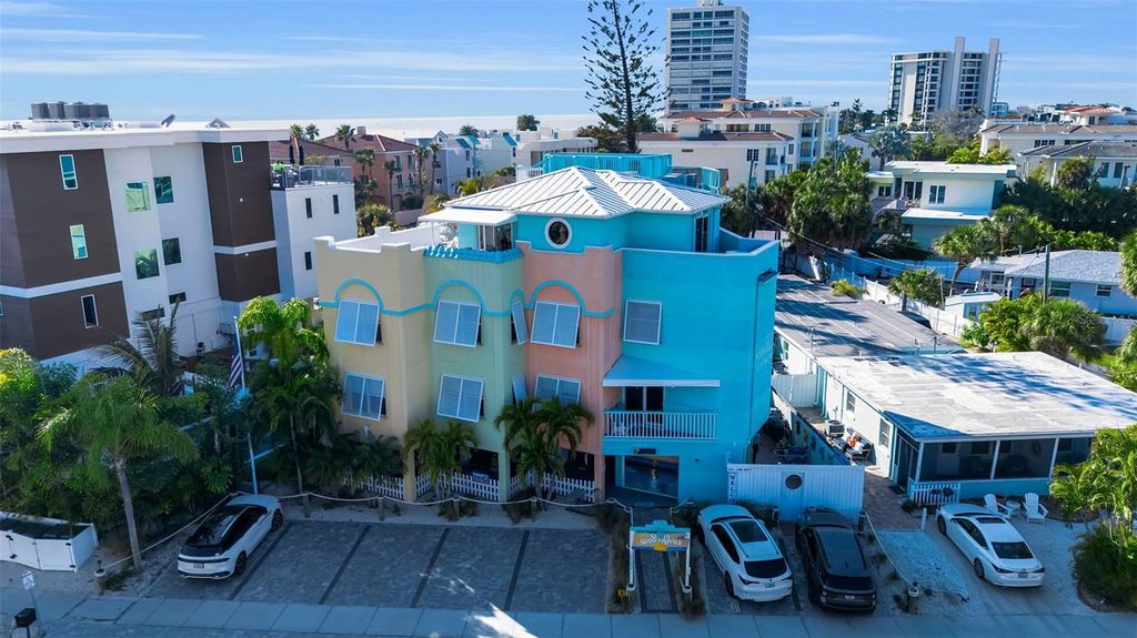 Image 3 of property listing at 5322 CALLE DE LA SIESTA, Sarasota, FL 34242