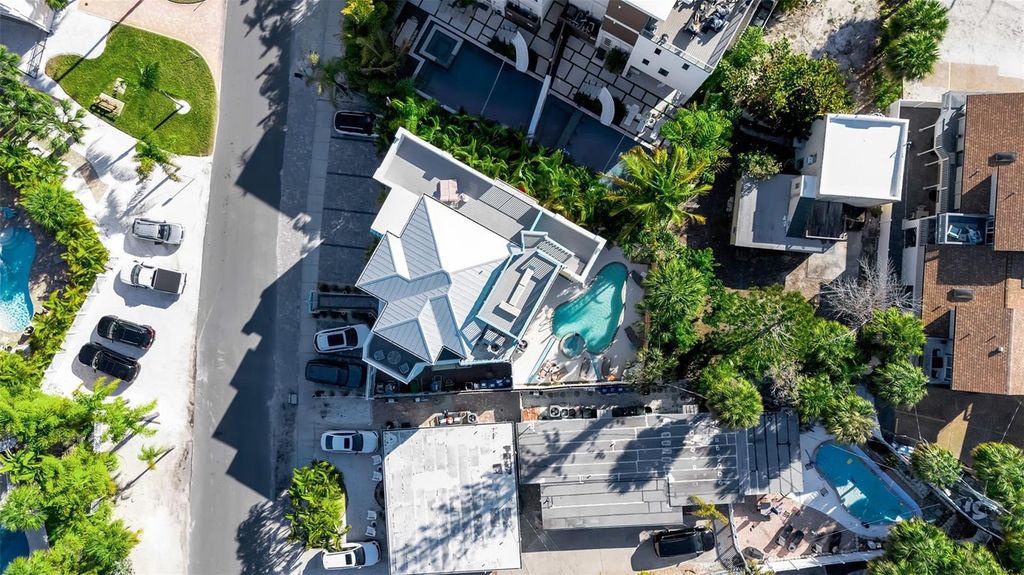 Image 7 of property listing at 5322 CALLE DE LA SIESTA, Sarasota, FL 34242