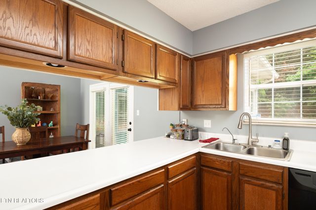 108 Tempura Drive, Oak Ridge, TN 37830