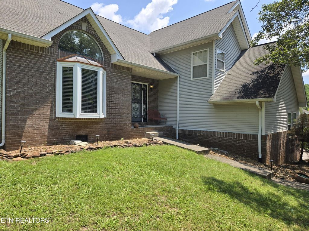 108 Tempura Drive, Oak Ridge, TN 37830