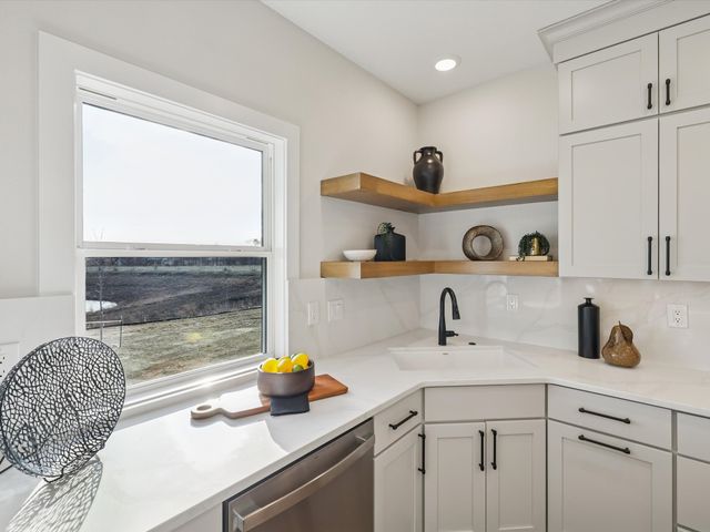 240 NW Copperleaf Court, Waukee, IA 50263