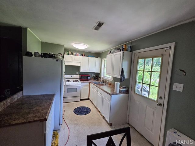 1115 N 39th Street, Belleville, IL 62226
