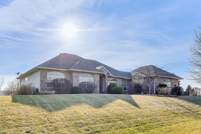 15N866 Meadow Court, Hampshire, IL 60140