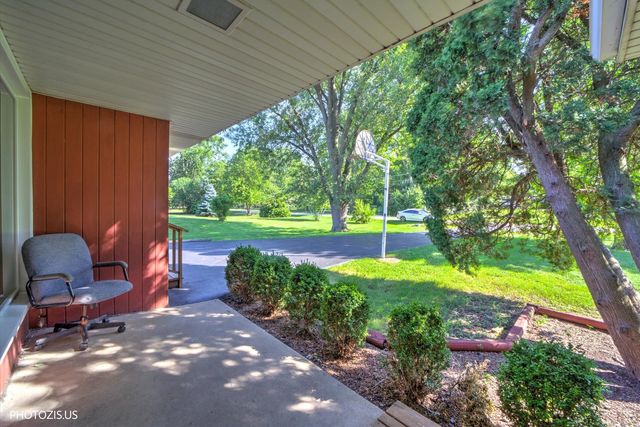 7056 Osage Road W, Long Grove, IL 60047