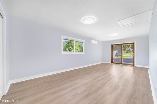 7056 Osage Road W, Long Grove, IL 60047