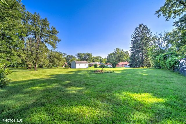 7056 Osage Road W, Long Grove, IL 60047