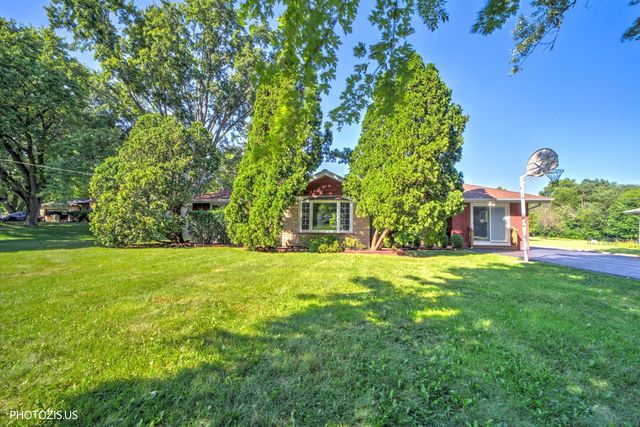 7056 Osage Road W, Long Grove, IL 60047