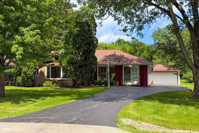 7056 Osage Road W, Long Grove, IL 60047