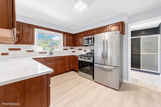 7056 Osage Road W, Long Grove, IL 60047